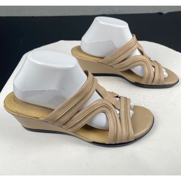 Softspots Women's size 9.5 W Beige Slip On Leather Wedge Sandals Open Toe - Picture 1 of 13